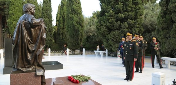 Nazir Şəhidlər xiyabanını ziyarət etdi