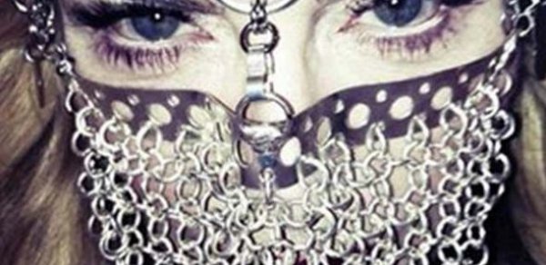 Madonna hicab geyib selfi çəkdirdi- FOTO