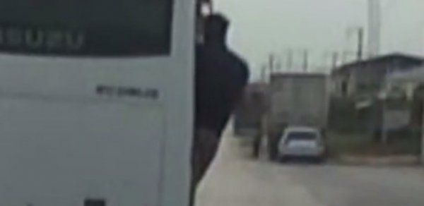 Avtobus sürücüsü sərnişinləri ölümə aparır - VİDEO