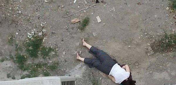 Özünü binadan atan qadının kimliyi məlum oldu -  FOTOLAR 