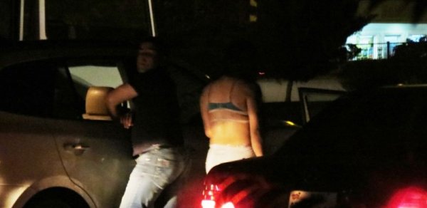 Yasamal polisi cinsi azlıqların qarşısını ala bilmədi - FOTOLAR