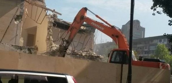 Bakıda milyonerlərin villaları sökülür – FOTOLAR