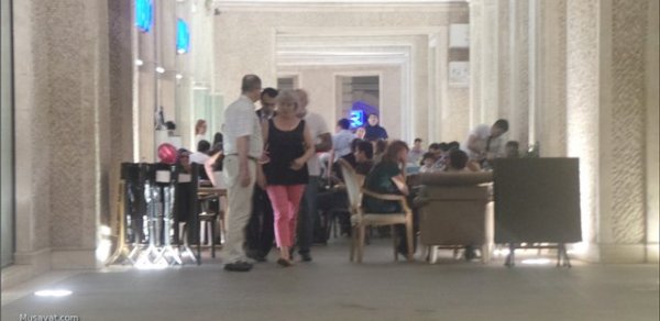 ‘Mado’ restoranı vətəndaşların yolunu belə zəbt etdi - FOTO