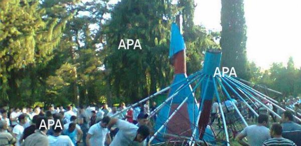Azərbaycanda attraksion aşdı -Yaralananlar var - FOTO