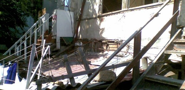 ‘Sovetski’də söküntüyə razı olmayanların evi talan edilir – FOTOLAR