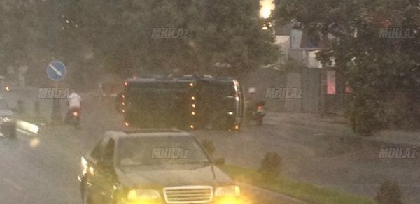 Bakıda Hummer aşdı - FOTO