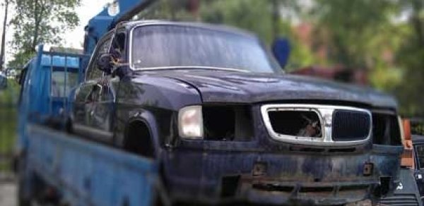 Naxçıvanda köhnə maşınları şəhərdən yığışdırırlar
