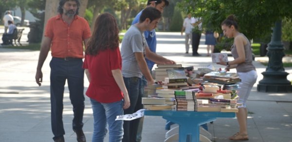 Bakıda 15 min kitab satışa çıxarıldı –  şəhərin mərkəzində 