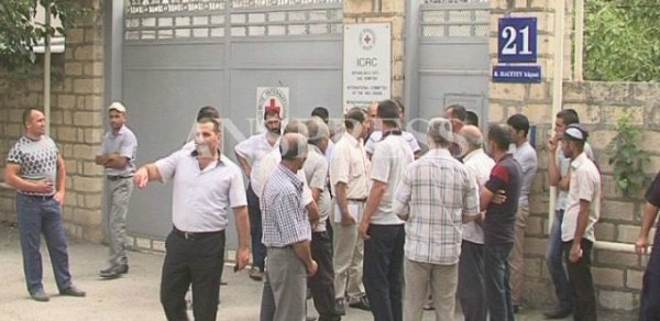 Girovluqda olan kəlbəcərlilərin qohumları aksiya keçirdi - FOTOLAR