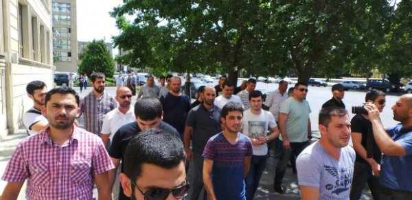 Sahibkarlar Gömrük Komitəsinin qarşısında aksiya keçirdi - FOTOLAR