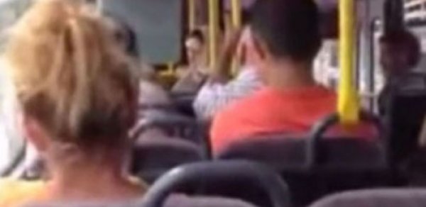 Bakıda avtobusda qadın özünü apara bilmədi - VİDEO