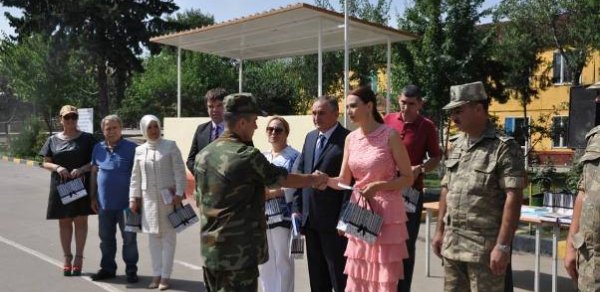 Qənirə Paşayeva bələdiyyə başqanı ilə ön cəbhədə