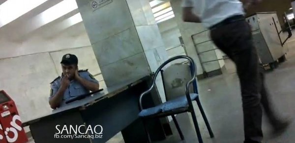 Metroda siqaret çəkən polis cəzalandırılacaq - Rəsmi