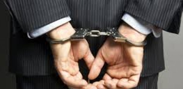 Jurnalist rüşvət alarkən tutuldu