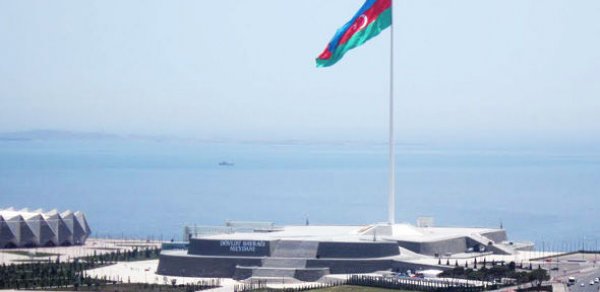 Dövlət Bayrağı Meydanında bayraq endiriləcək
