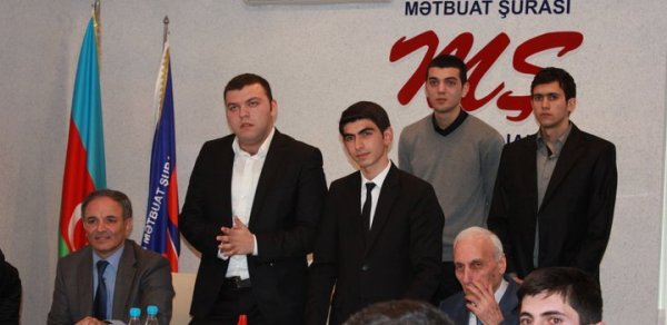 Gənc sayt rəhbəri dünyanın nüfuzlu universitetinin magistrı oldu