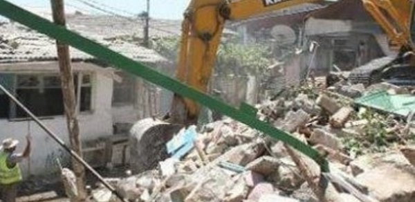“Sovetski”də dəhşət: İçərisində uşaq olan evi bulduzerə verdilər