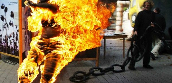 Bakıda dəhşət: diri-diri yanan insan göydə asılı qaldı
