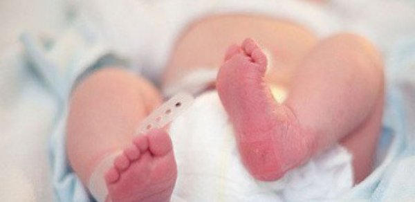 Azərbaycanda körpənin üstünə darvaza aşdı