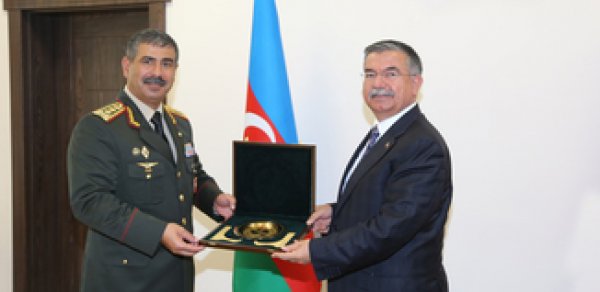 Azərbaycan və Türkiyənin müdafiə nazirləri görüşüb