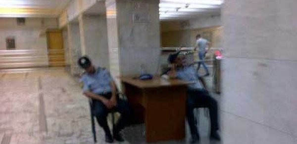 Bakı metrosunun yatmış polisləri - FOTO