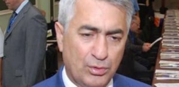 Cavid Qurbanov özünə otel tikmək üçün bir ailənin evini yıxır
