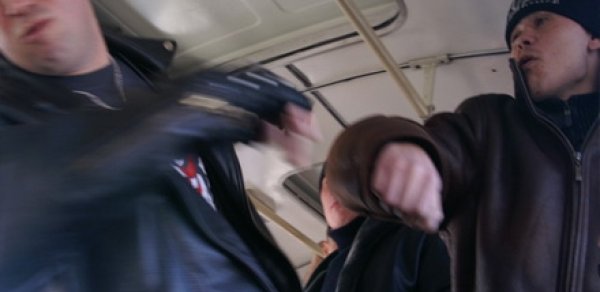 Bakıda sürücü ‘heyvan’ sözünə görə avtobus sürücüsünə hücum etdi - VİDEO