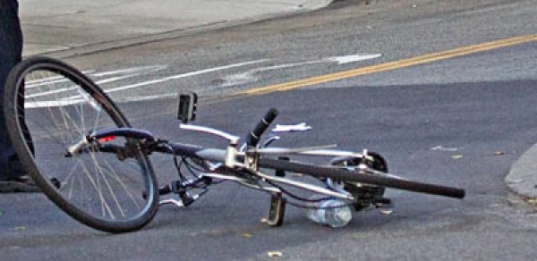 Azərbaycanda traktor velosipedçini vurdu