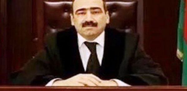 Dələduzluqda ittiham olunan keçmiş hakimin işində etiraz