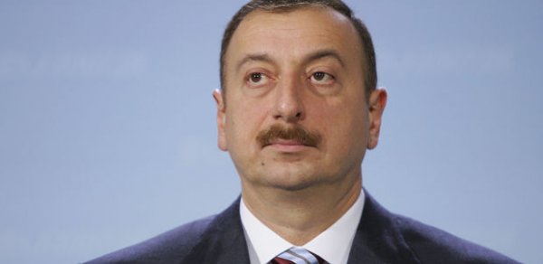 İlham Əliyev Bakının Ağ Şəhər Bulvarında görülən işlərlə tanış olub