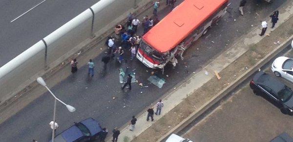 Bakıda sərnişin avtobusu yük maşını ilə toqquşdu - FOTO