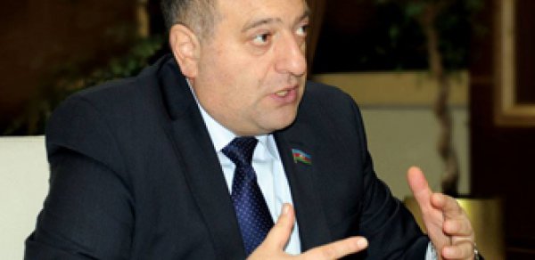 Deputat etiraf etdi: ""Müəllimə rüşvət vermişəm, imtahana "şparqalka" ilə girmişəm"