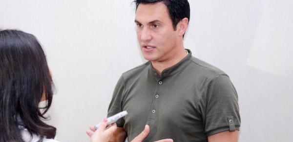 Nadir Qafarzadə: Deyirlər ki, qaşlarımı alıram – Video