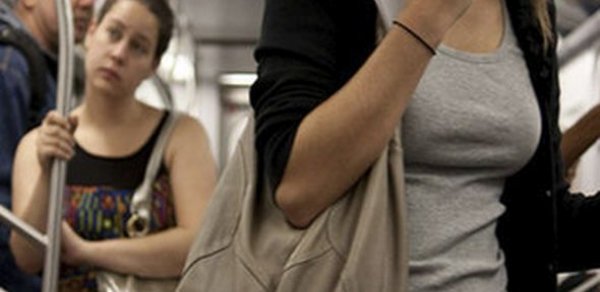 Bakı metrosunda əxlaqsızlığın yeni üsulu