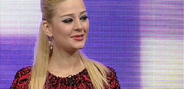 Azərbaycanlı teleaparıcının iki yaşlı qardaşı qızı xərçəng xəstəliyinə tutulub - FOTO
