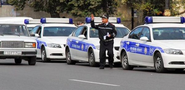 Gəncədə sürücü yol polisini döydü
