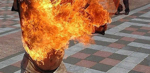 Bakıda kişi diri-diri yandı