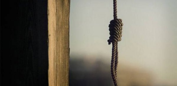 Azərbaycanda 50 yaşlı qadın özünü öldürdü