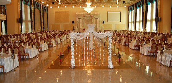 Külək toyda təşviş yaratdı- Şadlıq evinin şüşələri qırıldı