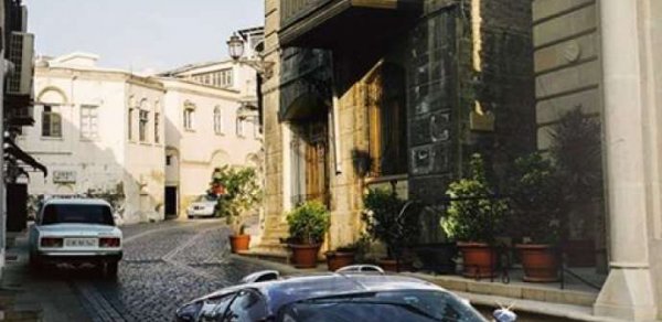 Bir milyonluq “Bugatti Veyron” Bakıda