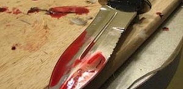 Bakıda ər arvadını bıçaqladı