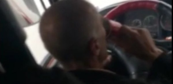 Bakıda avtobus sürücüsü bunu da etdi - VİDEO