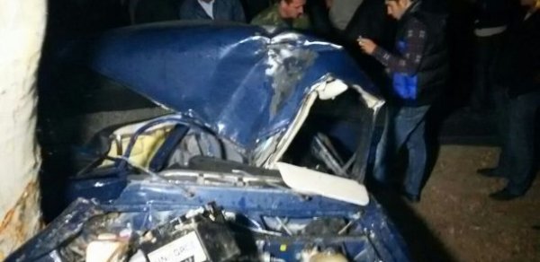 “07” ağaca çırpıldı: 4 yaralı - FOTOLAR