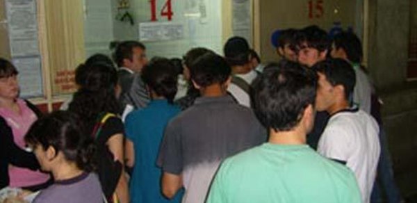 Bakıda Dəmiryol Vağzalında kassirlər ‘at oynadır’ – ŞİKAYƏT