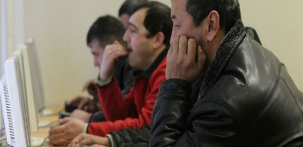 Rusiyaya işləməyə gedən azərbaycanlıları imtahan verməyə məcbur edəcəklər