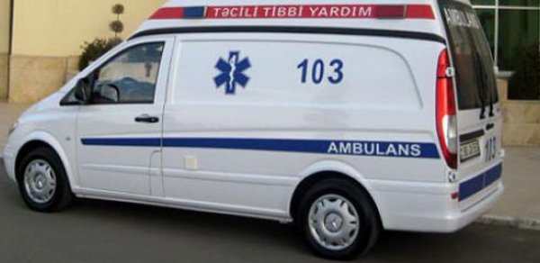 Lənkəranda avtomobil elektrik dirəyinə çırpıldı: Ölən və yaralanan var