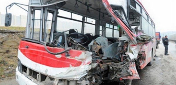 Azərbaycanda mikroavtobus qəzaya uğradı, yaralanan var