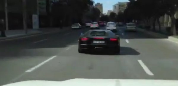 ‘Şərurlu İsfəndiyar’ın oğlu 650 minlik maşınla Bakı küçələrində - VİDEO