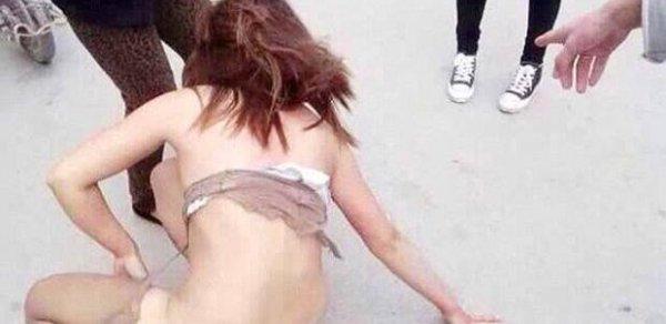 38 yaşlı qadını soyundurub küçədə döydülər - (+18) FOTOLAR + VİDEO