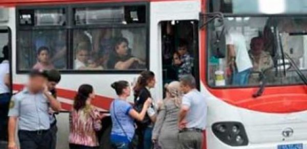 Polislə avtobus sürücüsü arasında əlbəyaxa dava